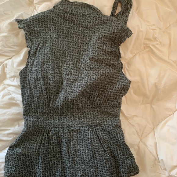 Banana Republic blouse with cap sleeves - Picture 6 of 6